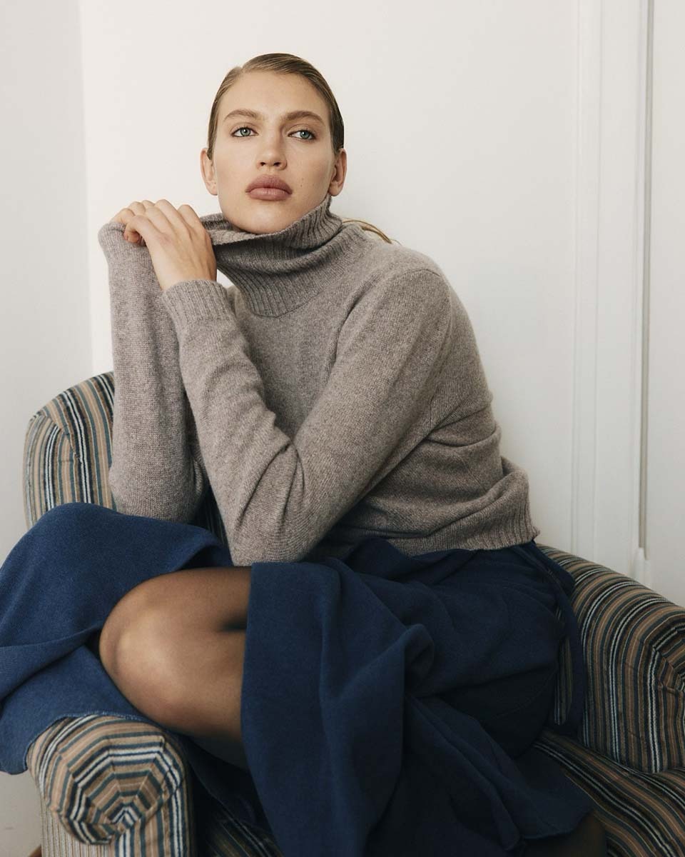 Кашемировый свитер с воротом