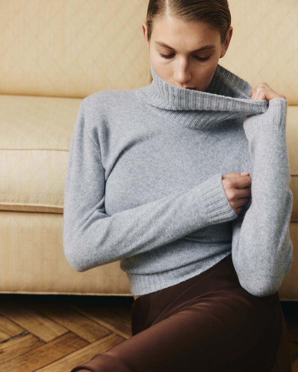 Кашемировый свитер с воротом