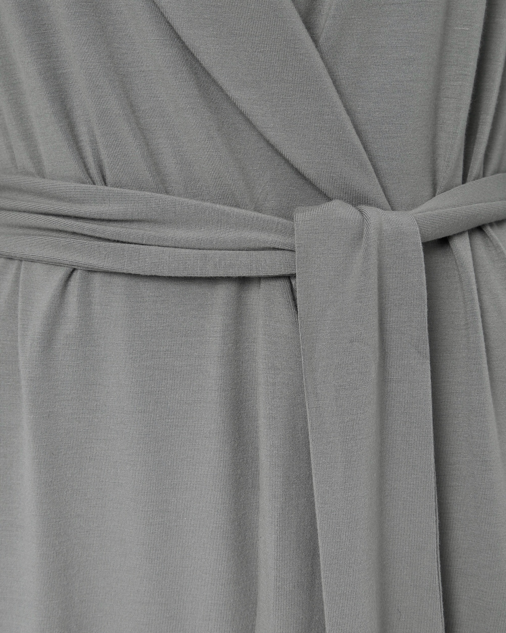 Халат на поясе