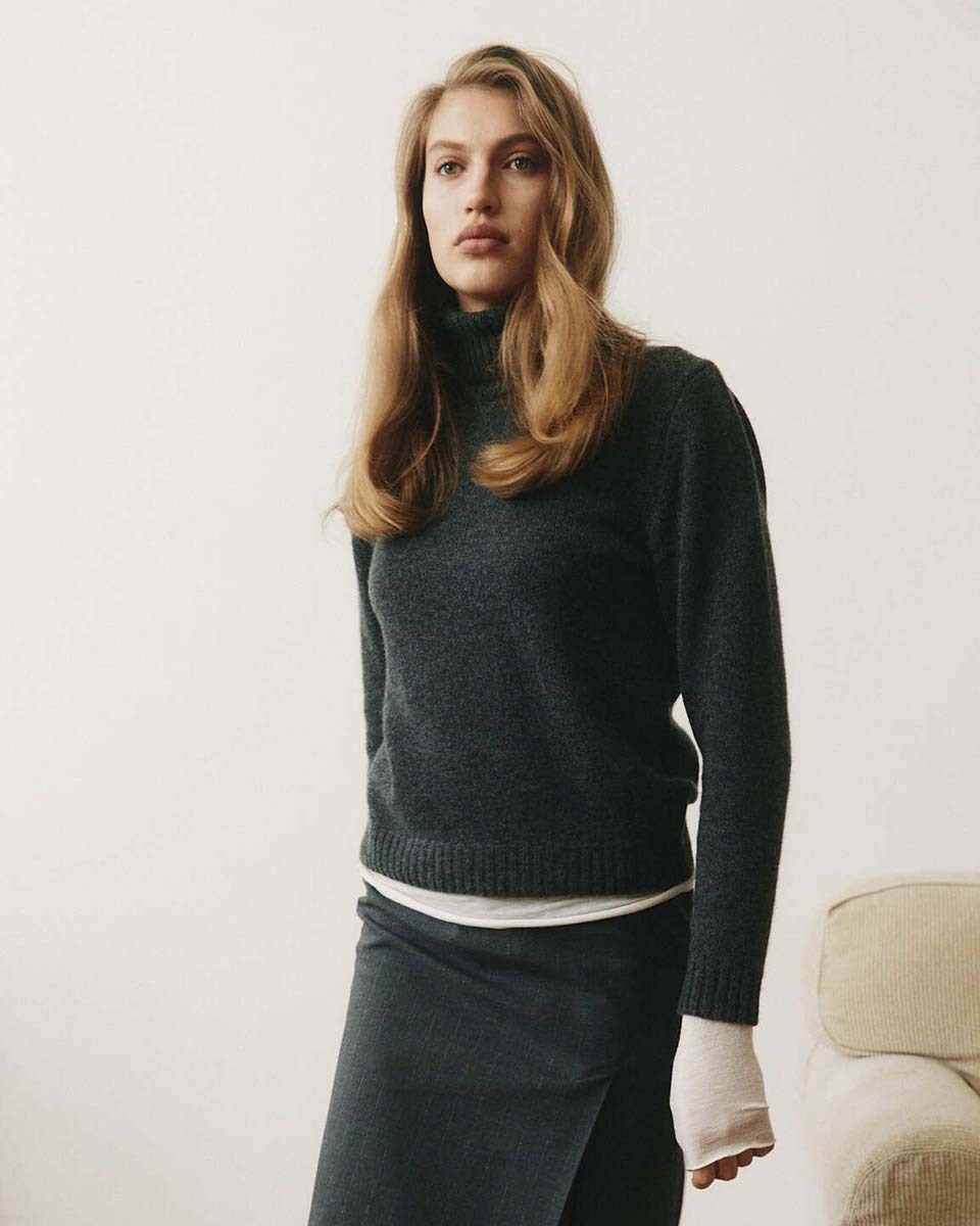 Кашемировый свитер с воротом