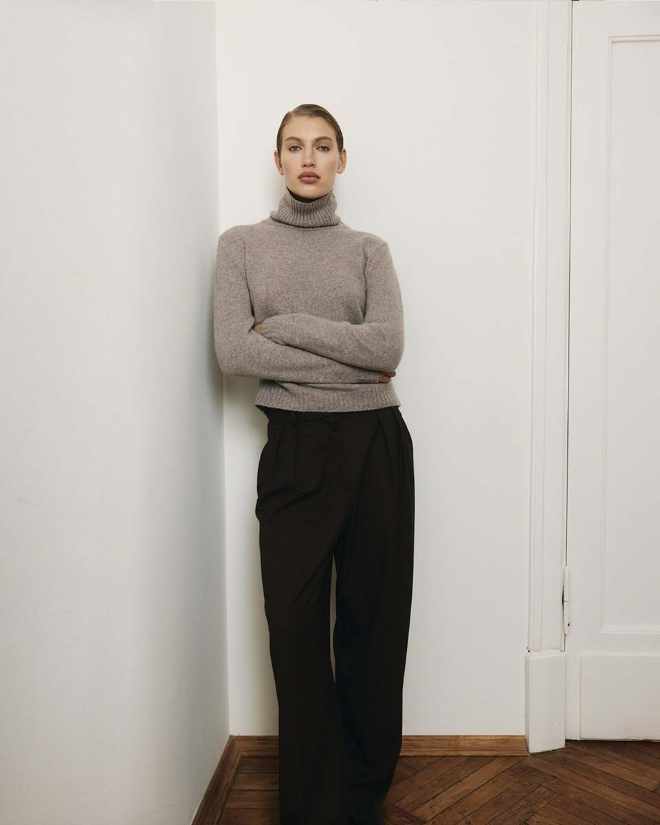 Кашемировый свитер с воротом