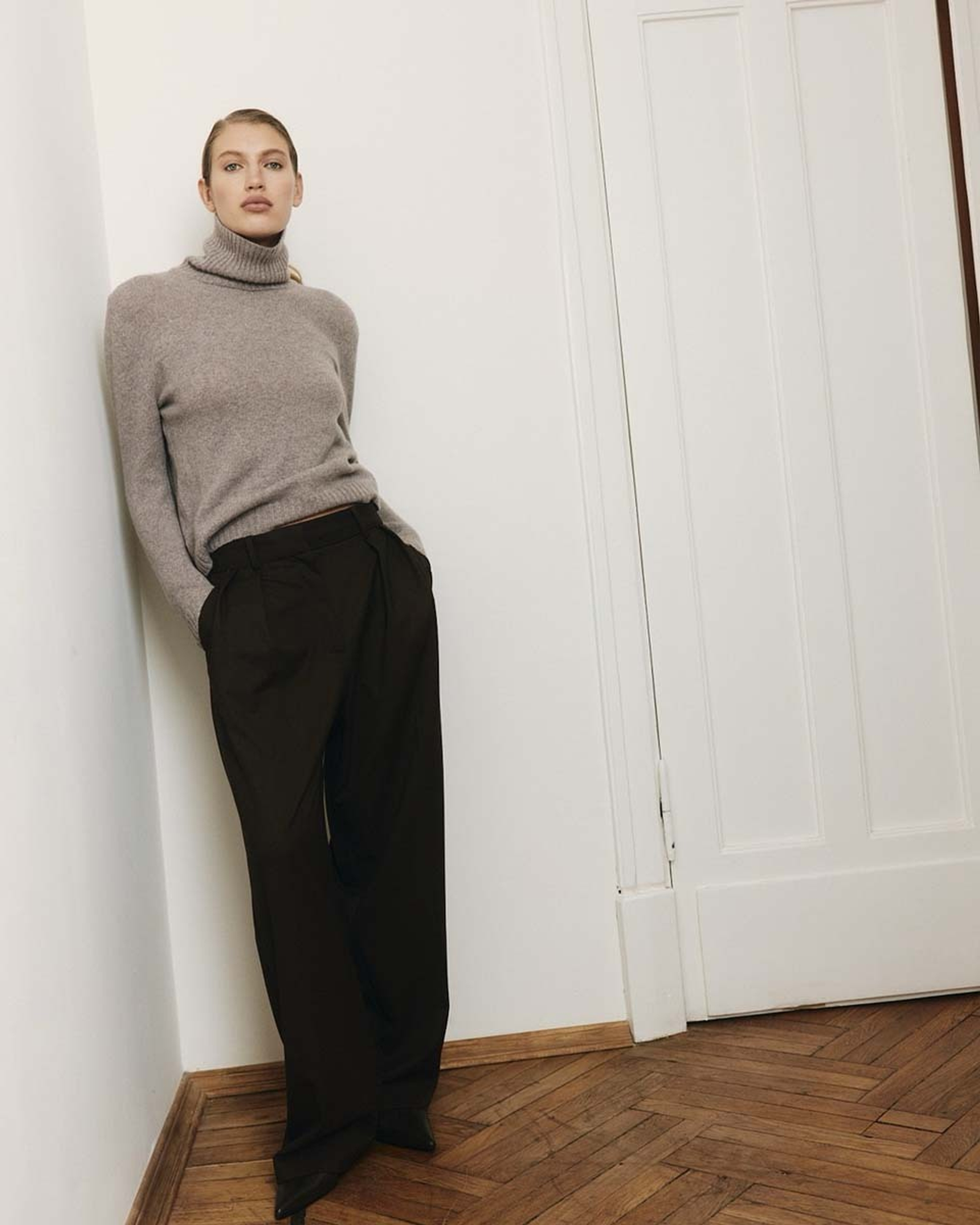 Кашемировый свитер с воротом